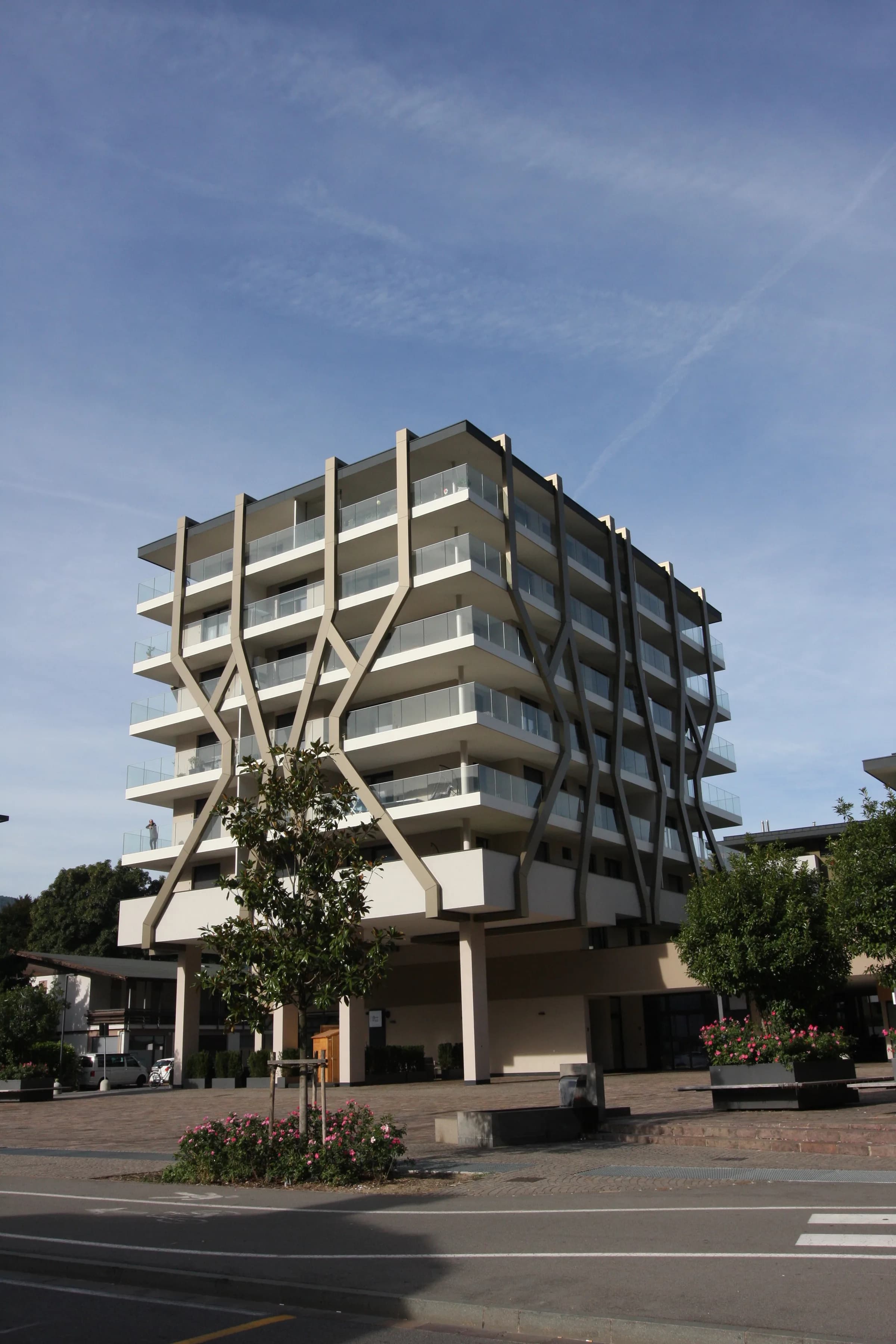 Der Turm am Dorfplatz von St. Jakob, Teil des Residence Amonn der Moser Bau GmbH